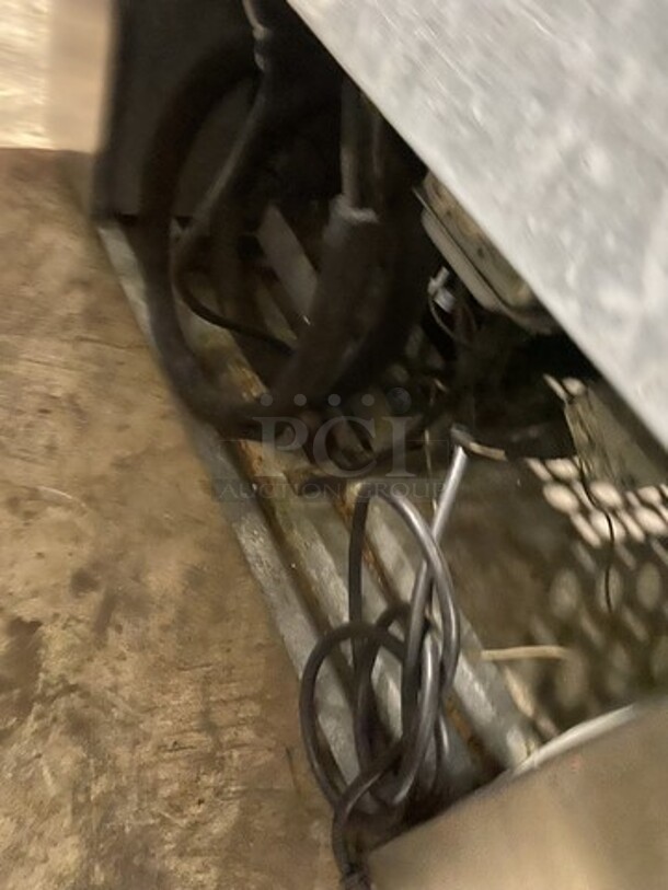 Leader 2 Glass Sliding Reach In Cooler Merchandiser! Model LS38! 115V 1 Phase!  - Image 8 of 8