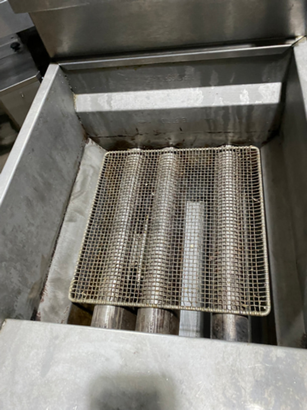 NICE! Therma Tek Commercial Natural Gas Powered Deep Fat Fryer! With Backsplash! All Stainless Steel! On Legs! Model: TFE40N SN: 11AC00211AEN - Image 5 of 8