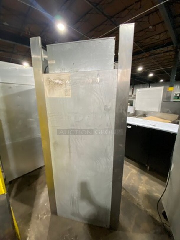 Traulsen Commercial Single Door Roll In Rack Dough Retarder Cooler! All Stainless Steel! With Rack! Model: RPP132LFHS SN: T173241J11 115V 60HZ 1 Phase  - Image 4 of 10
