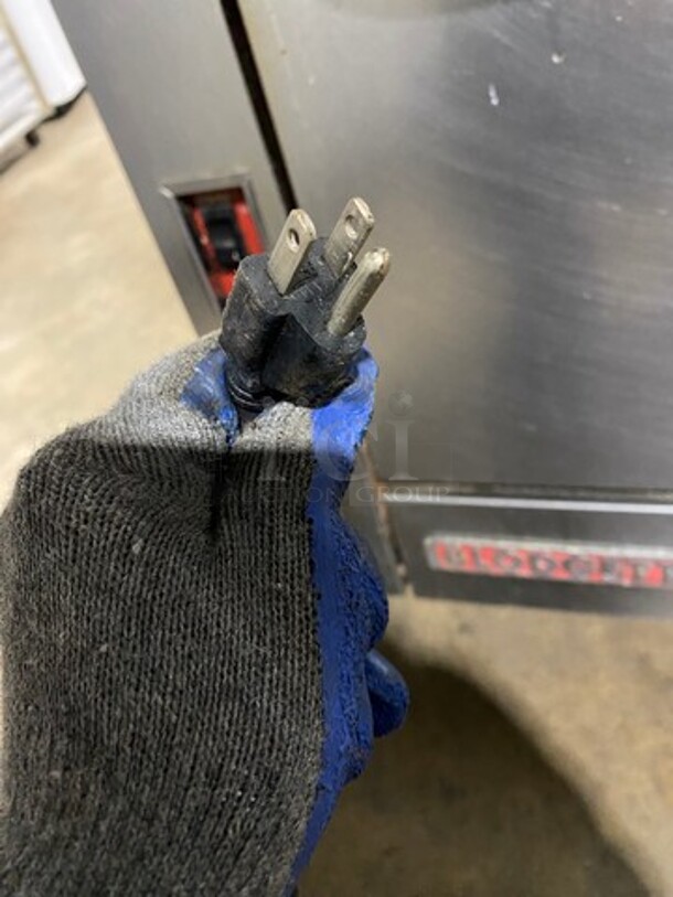 Blodgett Commercial Natural Gas Powered 6 Burner Stove! With Raised Back Splash And Salamander Shelf! With Oven Underneath! All Stainless Steel! On Legs! Model: B36DBBB SN: 08D64916 - Image 10 of 12