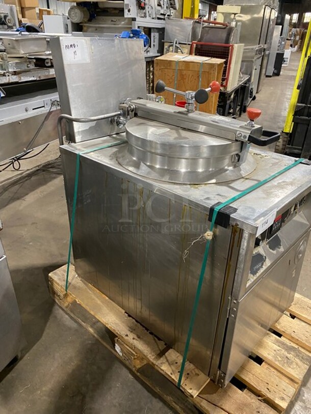 WOW! BKI Commercial Electric Powered Pressure Fryer! With Frying Basket! All Stainless Steel! Model: FKMF SN: 102539 208V 3Ph - Image 4 of 11