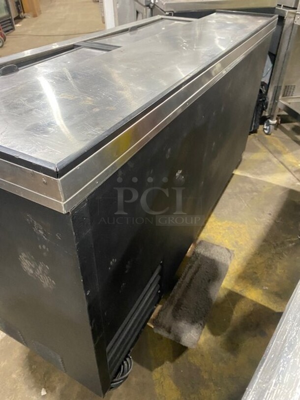True Commercial 2 Door Beer Bottle Cooler! With Stainless Steel Top! Model: TD6524 SN: 4660160 115V 60HZ 1 Phase - Image 4 of 9