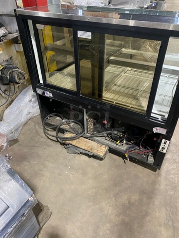 Federal Industries Commercial Refrigerated Dual Zone Bakery Display Case Merchandiser! With Curved Front Glass! With Sliding Rear Access Doors! Stainless Steel Body! Model: CGR5042DZ SN: 15121092443 120V 60HZ 1 Phase - Image 6 of 7