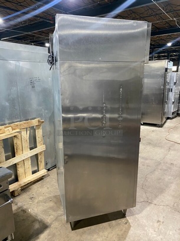 Victory Commercial Single Door Reach In Freezer! All Stainless Steel! On Legs! - Image 3 of 8