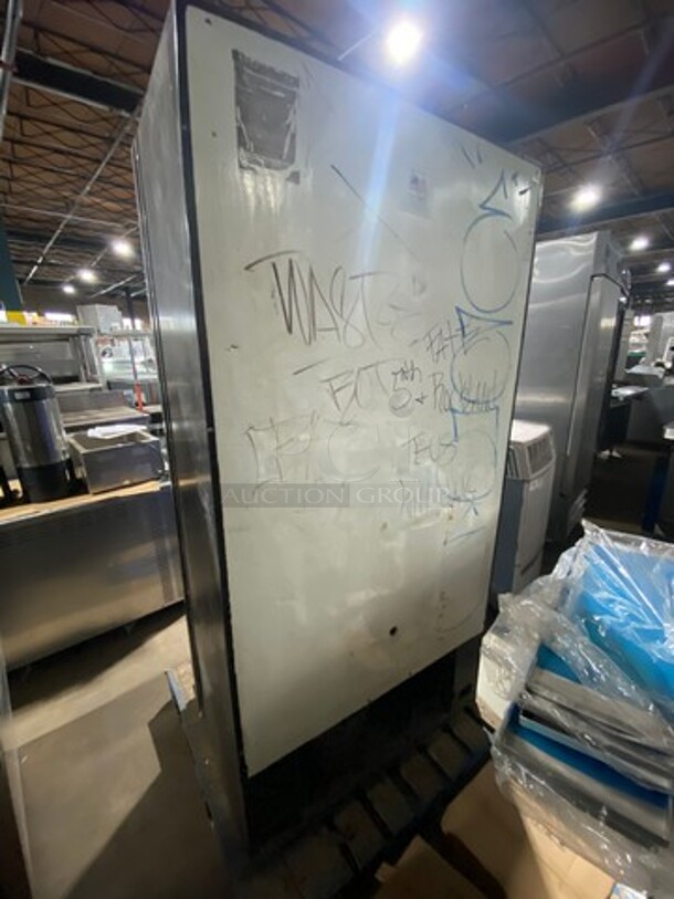 Commercial Drink Vending Machine! 8 Drink Selections! With Bill And Coin Acceptor! Suitable For Indoor And Outdoor Use! - Image 3 of 7