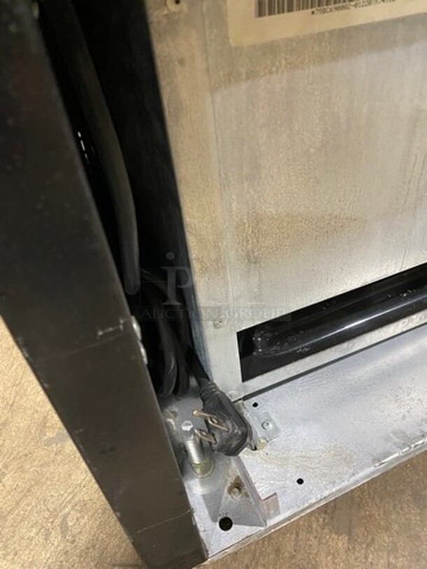 Carrier Commercial Single Door Reach In Refrigerator Merchandiser! With View Through Door! With Poly Coated Racks! Model: MC750 SN: 2207X75727 120V 60HZ 1 Phase - Image 7 of 7