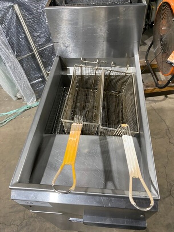 Imperial Commercial Natural Gas Powered Deep Fat Fryer! With Backsplash! With 2 Metal Frying Baskets! All Stainless Steel! On Legs! - Image 5 of 9