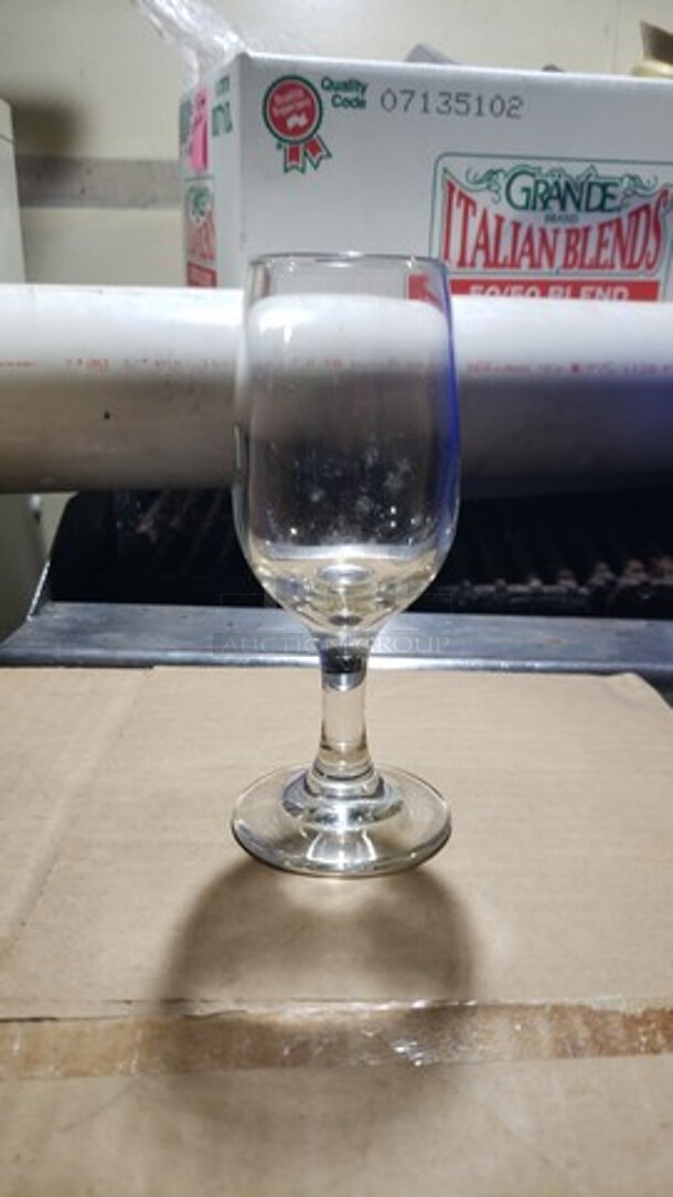 Lot of 29 Glasses - Image 1 of 1