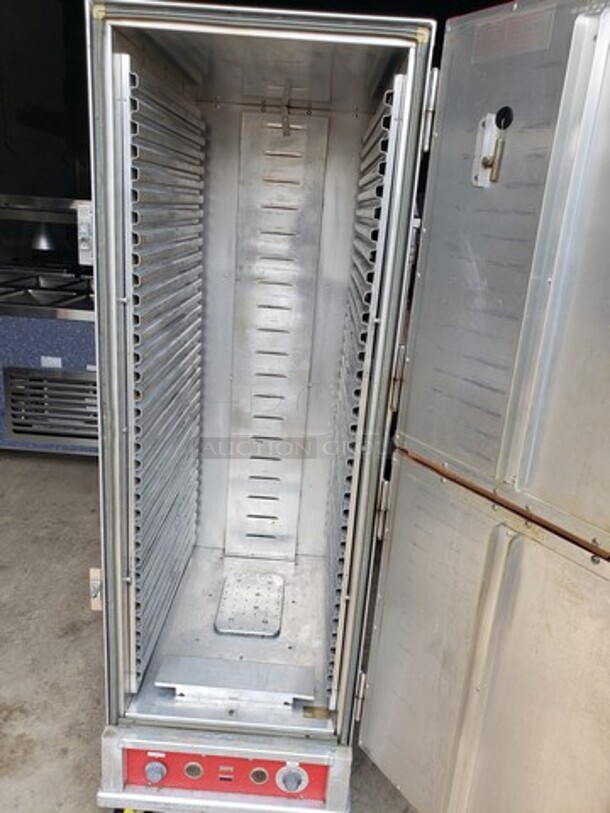 Cres Cor Crown X Insulated Holding Cabinet!

120 V
1 PH
2075 W
50/ 60 Hz - Image 3 of 6