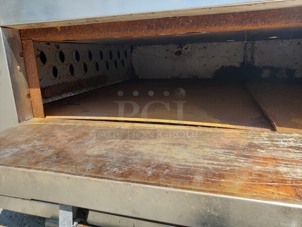 Vulcan Hustler Propane Pizza Oven! No Legs. Missing knob - Image 2 of 10