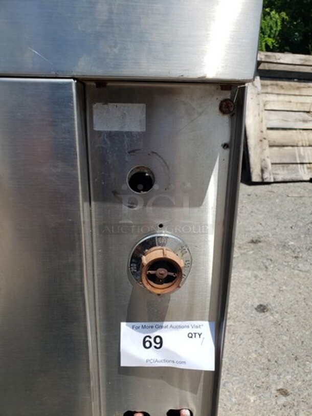 Vulcan Hustler Propane Pizza Oven! No Legs. Missing knob - Image 5 of 10