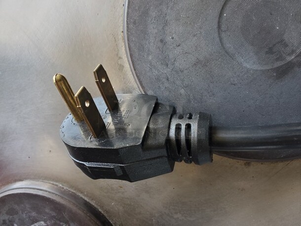 Nemco Electric 4 Burner/Solid cast iron burners Countertop Stove.  - Image 6 of 7