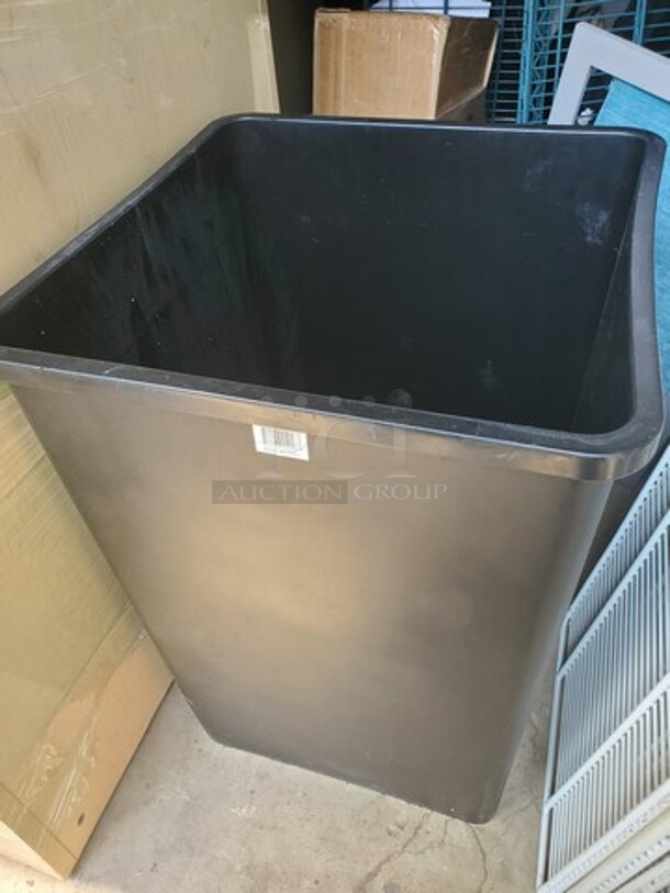 Plastic Trash can - Image 2 of 3
