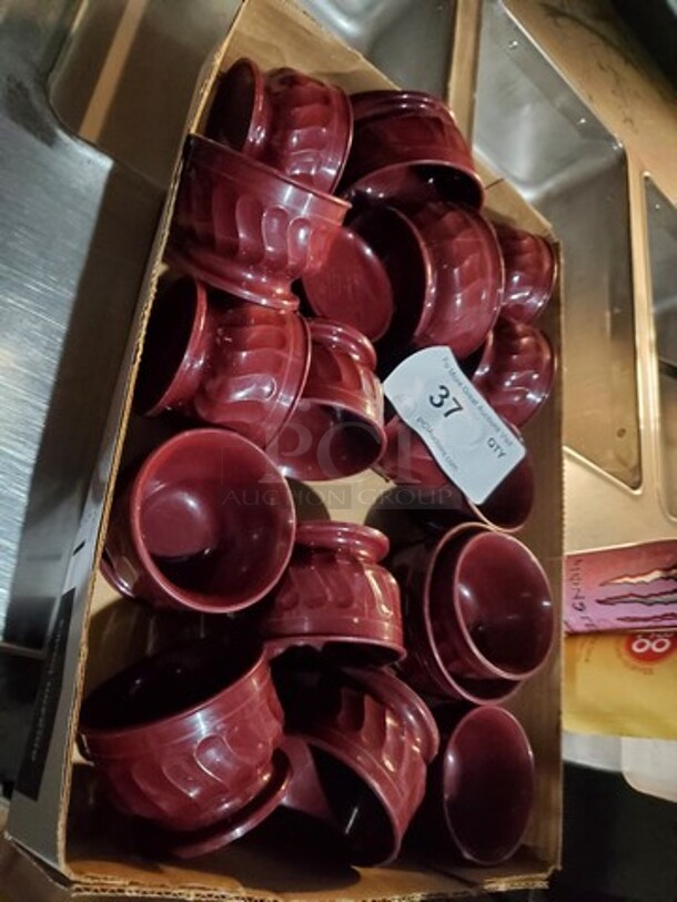 One lot of Turnbury Insulated Pedestal Based Bowls - Image 1 of 2