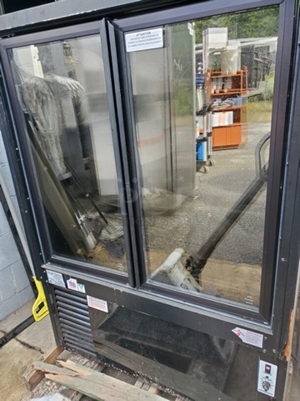 Federal Industries CGR 3652 3FT Refrigerated Display Case
Good Working Condition
120 V
60 Hz
1 PH - Image 5 of 11