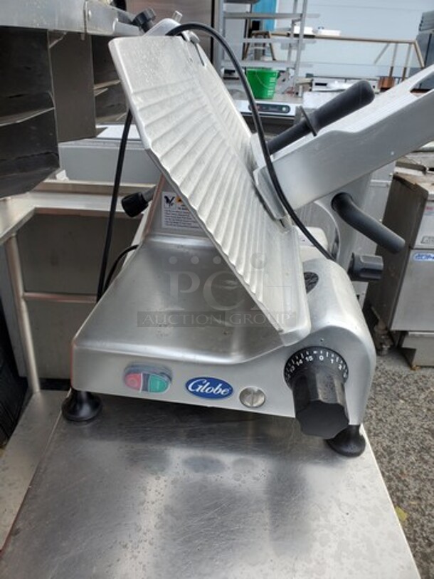 Globe G14 14" Electric Manual Food Slicer
115 V
60 Hz
1 PH - Image 2 of 3