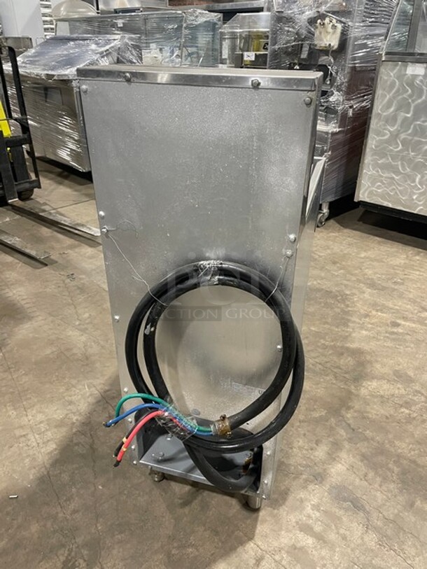 USR Cookline Commercial Electric Powered Stainless Steel Deep Fat Fryer! With Frying Baskets! On Legs! 240V! Model: SR114E! - Image 7 of 10