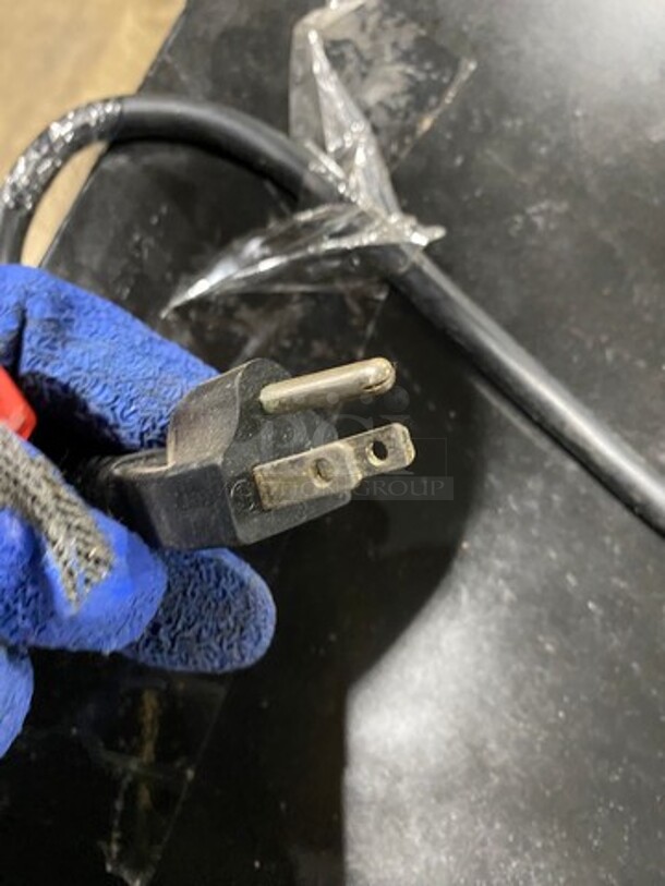 2015 Commercial Countertop Heated Food Warming Display Case! Glass All Around Showcase Style! With Access Doors! Model: DWCN0902 SN: S0B280001075 110V60HZ 1 Phase - Image 7 of 7