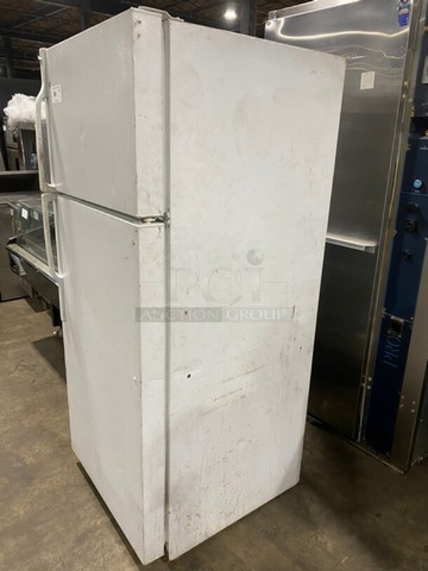 General Electric Half Cooler Half Freezer Combo Unit! Model: GTS18HBMFRWW SN: GF832298 - Image 2 of 8
