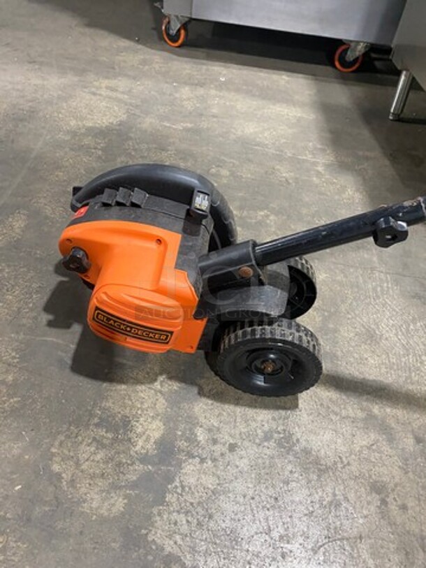 Black & Decker Electric Powered Lawn Edger! - Image 5 of 7