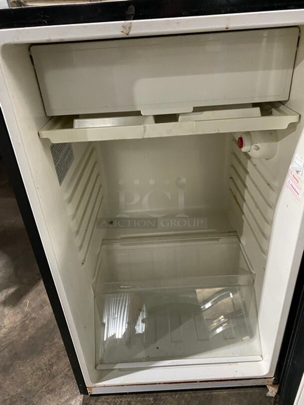 Magic Chef Black Countertop Refrigerator! MODEL HMBR440BE 115V  - Image 6 of 8