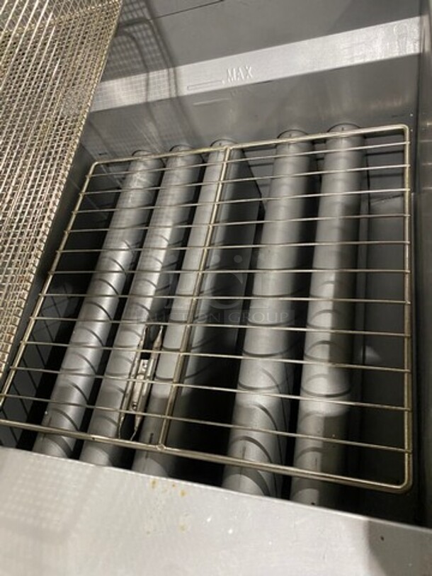 LIKE NEW! Sierra Commercial Natural Gas Powered Deep Fat Fryer! With 2 Metal Frying Baskets! With Backsplash! All Stainless Steel! On Casters! Model: SRF7580NG SN: 170802367 - Image 5 of 8