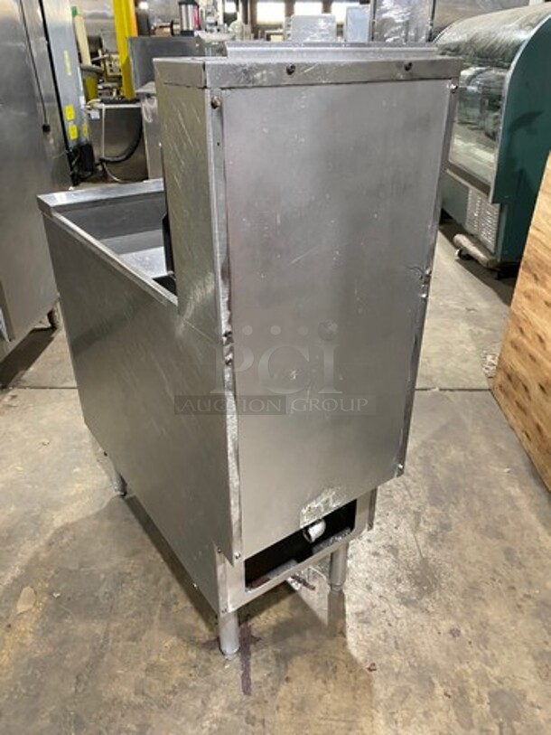 Pitco Commercial Natural Gas Powered Deep Fat Fryer! With Backsplash! All Stainless Steel! On Legs! - Image 3 of 7