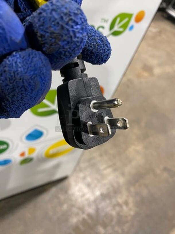 QBD Commercial Single Door Reach In Cooler Merchandiser! With View Through Door! Poly Coated Racks! Model: PC8LHC SN: 1GF171204426971 120V 60HZ 1 Phase - Image 8 of 8