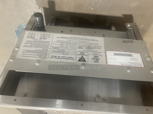 Rocket Commercial Countertop Gas Powered Flat top Griddle! With Back And Side Splashes! All stainless Steel! On Legs! Working When Removed! MODEL: RCPGT15GCT - Image 3 of 5