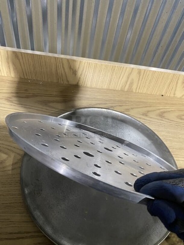 Assorted Pizza Pans! 21 X Your Bid! - Image 8 of 9