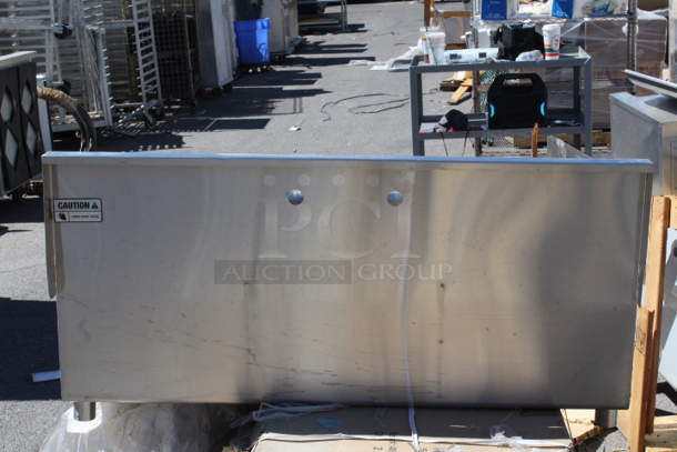 BRAND NEW SCRATCH & DENT! Regency 600S31621SB STAINLESS STEEL 16" x 21" x 13" Three-Compartment Utility Sink for (1) 8" Center Faucet. Includes Legs & Drains. Unit is dented on right side.  - Image 5 of 7