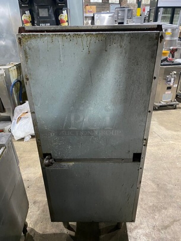 Imperial Commercial Natural Gas Powered 4 Burner Stove! With Raised Back Splash And Salamander Shelf! With Oven Underneath! All Stainless Steel! On Legs! - Image 4 of 9