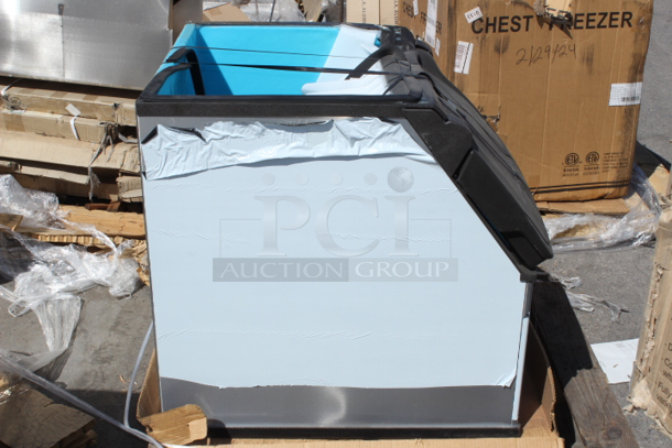 BRAND NEW SCRATCH & DENT! Manitowoc D400 Ice Storage Bin - 365 lb. S/N: 1121103695 30x34x38 - Image 3 of 8