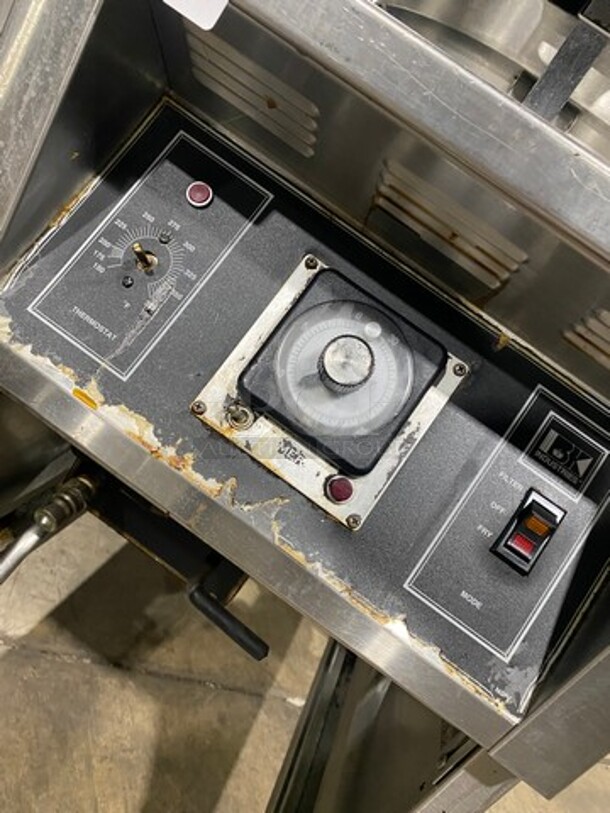 WOW! BKI Commercial Electric Powered Pressure Fryer! All Stainless Steel! On Casters! Model: LPFF SN: 2326 208V 60HZ 3 Phase - Image 7 of 11