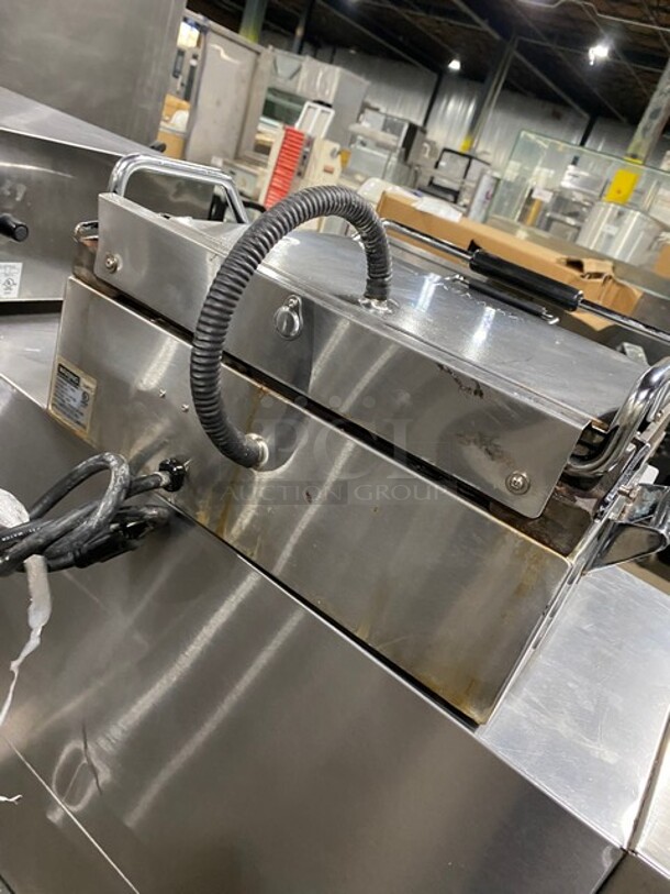 Waring Commercial Countertop Panini/Sandwich Tostato Supremo Grill! All Stainless Steel! Press With Flat Surface! Model: WFG250 SN: 160912 120V - Image 4 of 8
