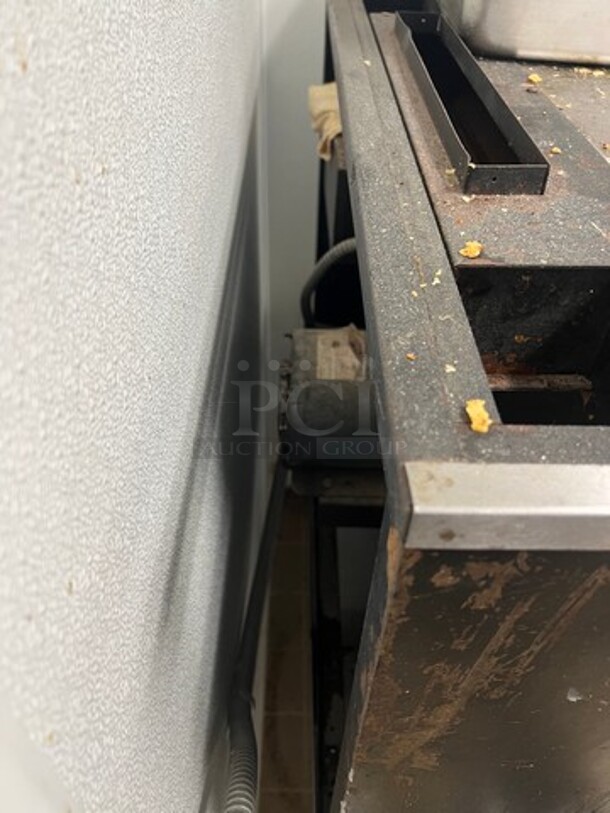 Blodgett Mark V Commercial Convection Oven! With View Through Doors! Metal Oven Racks! On Equipment Stand! With Storage Space Underneath! All Stainless Steel! On Legs! WORKING WHEN REMOVED! - Image 7 of 10