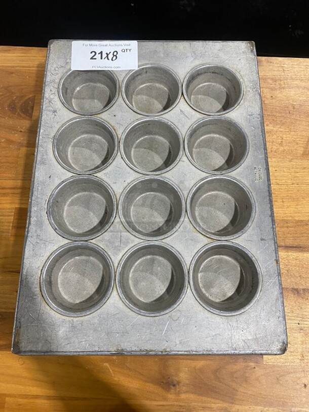 Metal 12 Cup Cupcake/Muffin Baking Pan! 8X Your Bid! - Item #1114336