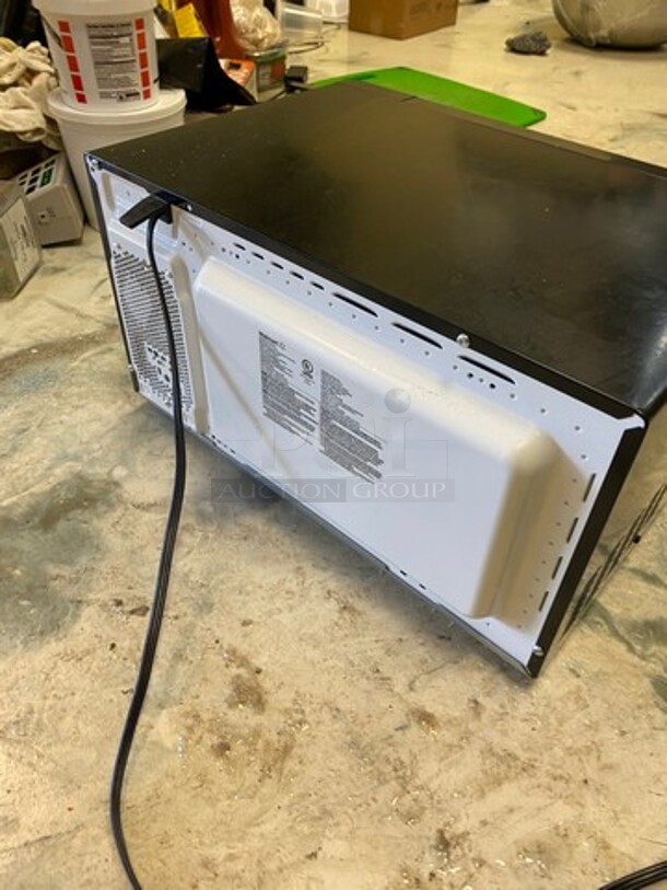 LATE MODEL! 2022 Hamilton Beach Countertop Microwave Oven! WORKING WHEN REMOVED! Model: P100N30APS3B1 120V - Image 4 of 8