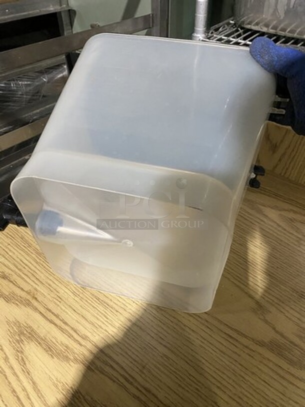 Plastic Beverage Dispensor! - Image 6 of 6