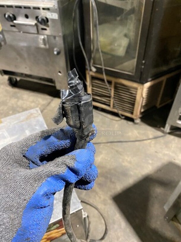 Wisco Commercial Countertop Food Warming Display Case! With Metal Racks! Glass All Around Showcase Style! Model: 00925W073 SN: 1744 120V - Image 5 of 6