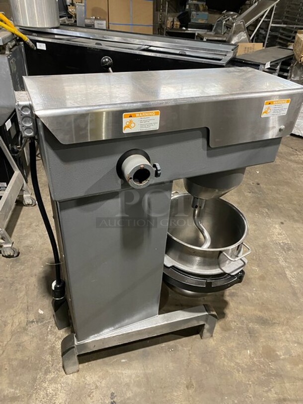 NICE! Welbilt Varimixer Commercial Floor Style 40 Qt Planetary Mixer! With Dough Hook Attachment! With Stainless Steel Mixing Bowl! 208V 3 Phase! Model: W40 SN: 691303002EA! - Image 4 of 11