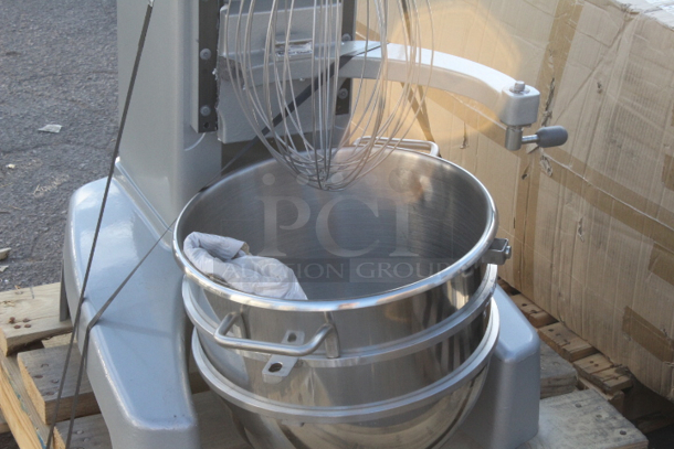 BRAND NEW SCRATCH & DENT! Hobart Legacy+ HL300-1 30 Qt. Planetary Floor Mixer with Guard & Standard Accessories - 200-240V, 3 Phase, 3/4 hp. S/N: 31-1672-011. Arm is on the right side is broken.  - Image 6 of 7