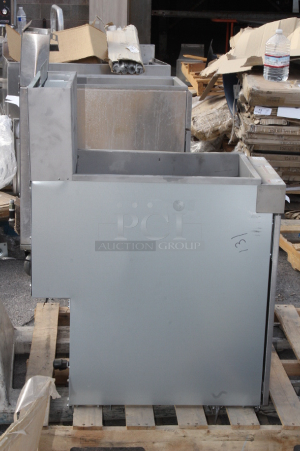 BRAND NEW SCRATCH & DENT! Vulcan LG300-1 35-40 lb. Natural Gas Floor Fryer - 90,000 BTU. Unit is dented, Missing Fry Baskets. S/N: DV 1175704 - Image 3 of 8