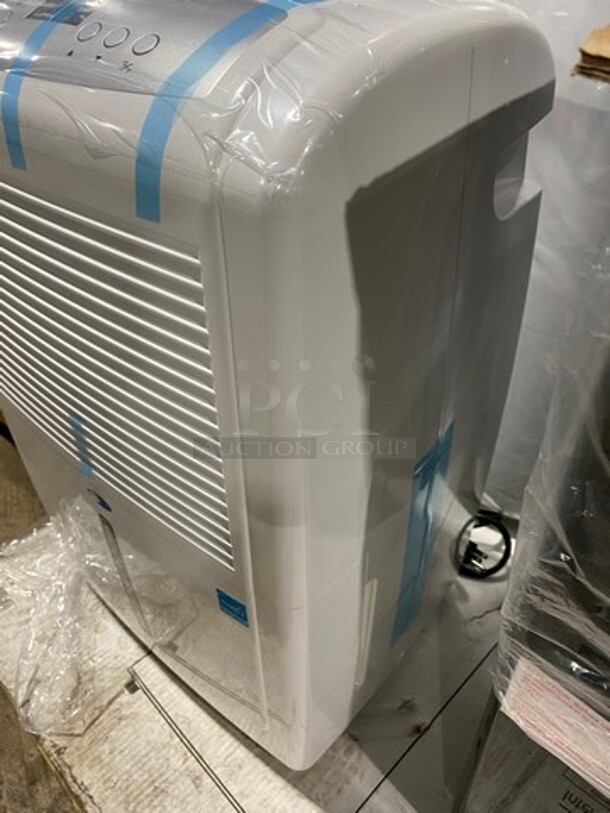 NEW! OUT OF THE BOX! SCRATCH-N-DENT! Whynter 70 Pint Portable Dehumidifier Unit! With Built In Pump! Model: RPD702WP 115V - Image 3 of 8