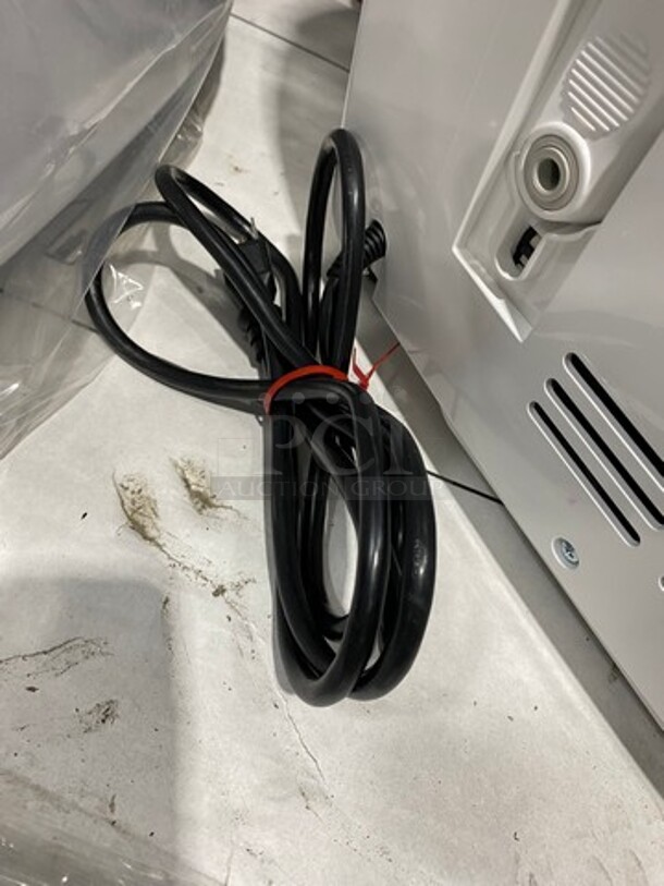 NEW! OUT OF THE BOX! SCRATCH-N-DENT! Whynter 70 Pint Portable Dehumidifier Unit! With Built In Pump! Model: RPD702WP 115V - Image 8 of 8