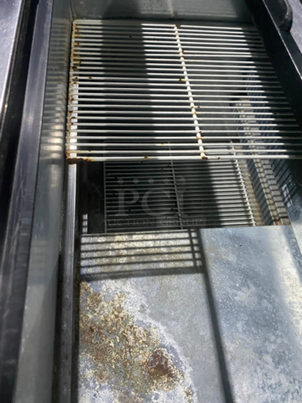 True Commercial Under The Counter Beer Bottle Cooler! With Single Stainless Steel Sliding Top Door! Model: T36GC SN: 13871158 115V 60HZ 1 Phase - Image 5 of 8