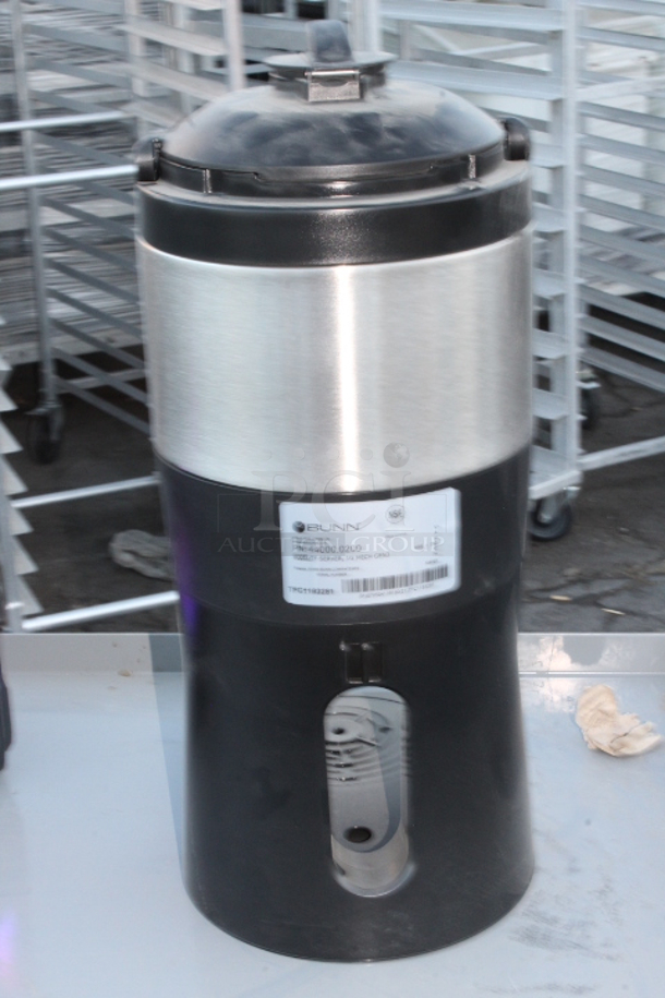 BRAND NEW SCRATCH & DENT! Bunn 44000.0200 TF 1 Gallon Stainless Steel ThermoFresh Server with Mechanical Sight Gauge and Base. S/N: TFC1183281 - Image 4 of 6