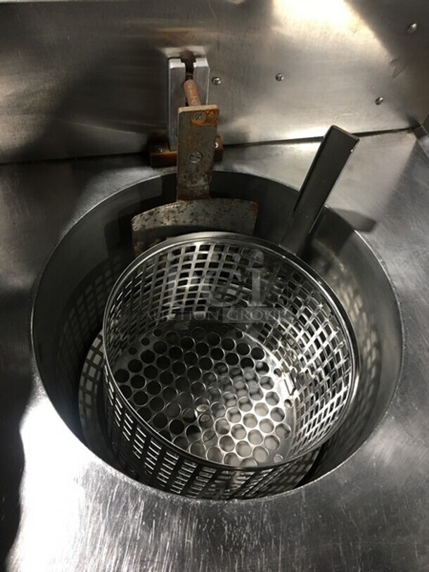 Nice! Giles Natural Gas Powered Commercial Kettle Chicken Fryer! With Automatic Basket Lift! With Oil Filter! Model CF400G Serial A40621020! On Casters! - Image 5 of 9