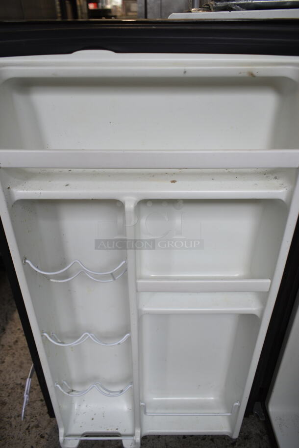 Galanz GL35BK Metal Mini Cooler. 115 Volts, 1 Phase. Tested and Does Not Power On - Image 3 of 4