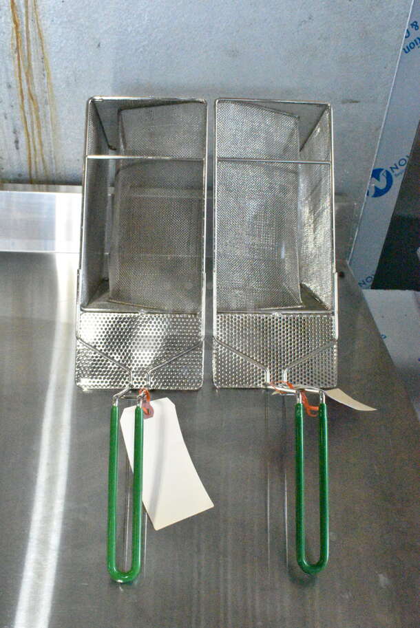 4 BRAND NEW SCRATCH AND DENT! Items Including 3698030360L Frymaster 8030360(L) Sediment Tray for RE-14, 17, 22, 2, and TC Electric Fryers - Left Tray, 3698030358 Frymaster 8030358 Sediment Tray for RE-14, 17, 22, 2, and TC Electric Fryers - Full Tray, 3698030108R Frymaster 8030108(R) Sediment Tray for H55-2 and MJ45-2 Gas Fryers - Right Tray, 3698030107L Frymaster 8030107(L) Sediment Tray for H55-2 and MJ45-2 Gas Fryers - Left Tray. 4 Times Your Bid!  - Image 4 of 9